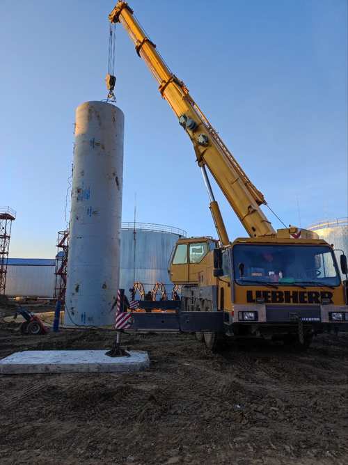 Liebherr 70 т — подъём резервуара